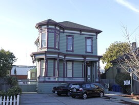 2310 Pacific Ave in Alameda, CA - Building Photo