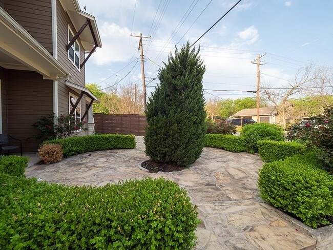 5605 Roosevelt Ave in Austin, TX - Building Photo - Building Photo