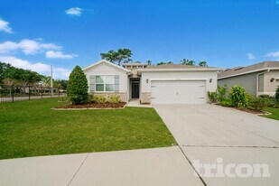 13513 Paddington Wy in Spring Hill, FL - Building Photo