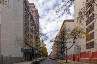 516-520 W 112th St in New York, NY - Building Photo - Building Photo