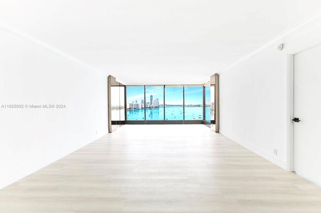 11 Century Ln, Unit 16E in Miami Beach, FL - Building Photo - Building Photo