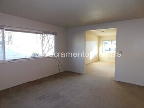 4519 Bomark Way in Sacramento, CA - Building Photo - Building Photo