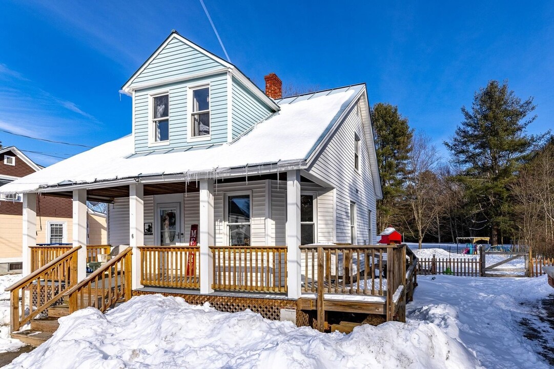 6 Beckwith Ave in Claremont, NH - Building Photo