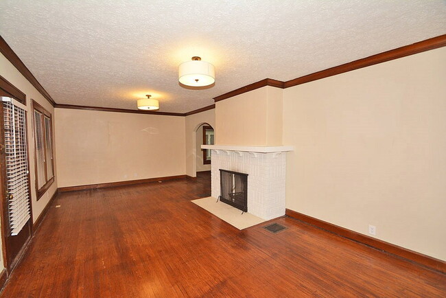 4905 Broadway St in Indianapolis, IN - Building Photo - Building Photo