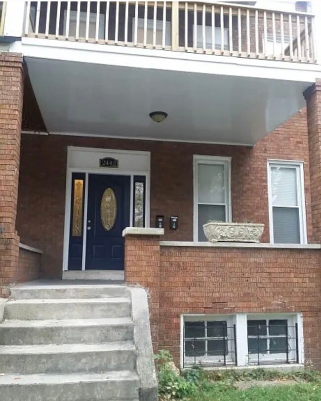 property at 2442 Lakeview Ave