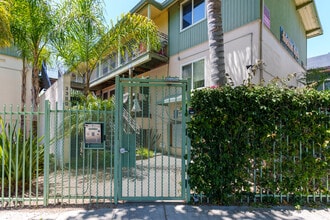 Adeline Apartments in Berkeley, CA - Building Photo - Building Photo
