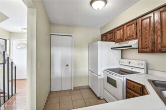 5544 Beach Ct in Cleveland, OH - Building Photo - Building Photo