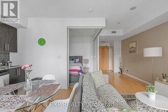 65 Bremner Blvd in Toronto, ON - Building Photo - Building Photo