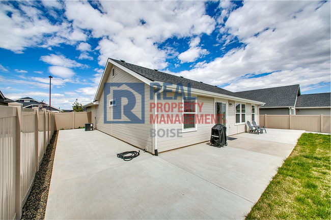 12087 W Soapstone Dr in Nampa, ID - Foto de edificio - Building Photo