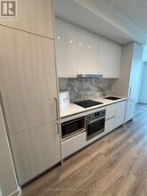 195 Commerce St in Vaughan, ON - Building Photo - Building Photo