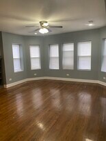 8053 S Champlain Ave in Chicago, IL - Building Photo