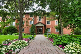 Cedar Grove in Barrie, ON - Building Photo - Building Photo