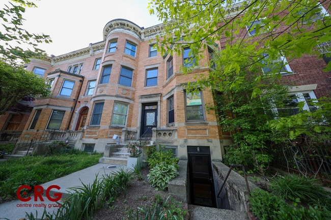 1728 Beacon St in Brookline, MA - Foto de edificio - Building Photo