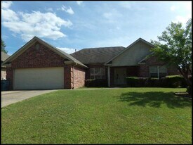 31 Congressional Dr in Little Rock, AR - Building Photo