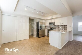 17235 N 46th Pl in Phoenix, AZ - Building Photo - Building Photo