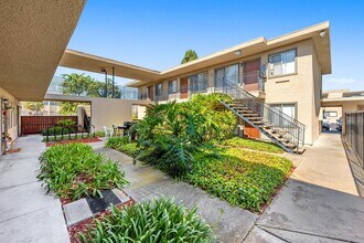 7414 Mesa College Dr in San Diego, CA - Building Photo - Building Photo