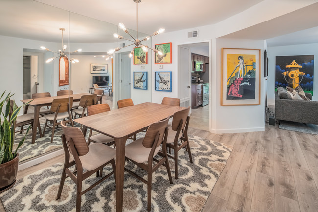 5221 N 24th St, Unit 205 in Phoenix, AZ - Building Photo - Building Photo