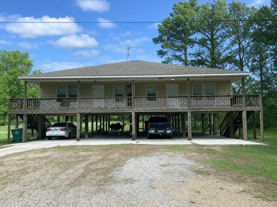 8085 Royal Oak Rd in Bay St. Louis, MS - Building Photo