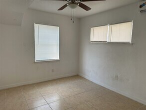 3833 Mt Pleasant St in Houston, TX - Building Photo - Building Photo