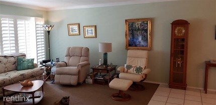 4900 Rosehedge Dr in La Mesa, CA - Building Photo - Building Photo