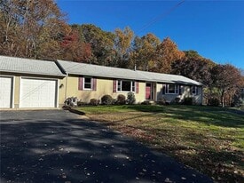 209 Hatchery Rd in North Kingstown, RI - Building Photo