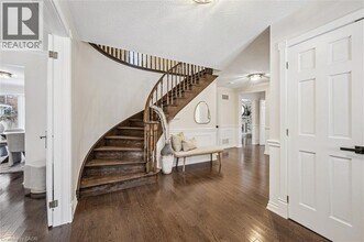 4069 Lakeshore Rd. in Burlington, ON - Building Photo - Building Photo