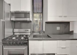 60 Avenue B, Unit 1C in New York, NY - Foto de edificio - Building Photo