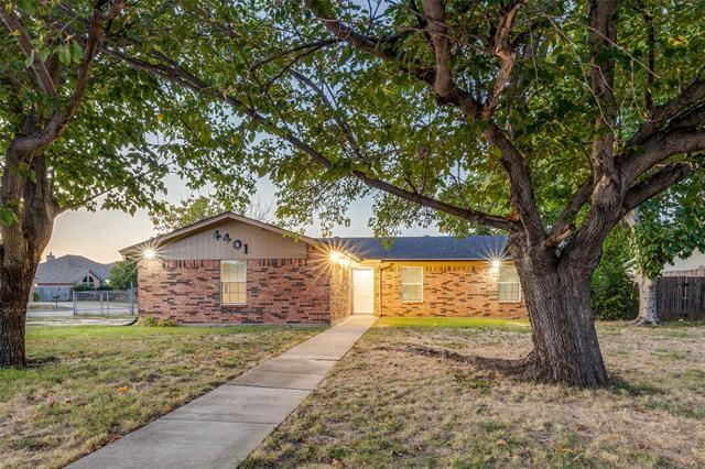 4401 Tiptop St in Fort Worth, TX - Building Photo - Building Photo