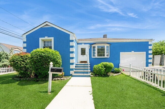 940 SCHOPMAN Dr in Secaucus, NJ - Building Photo - Building Photo