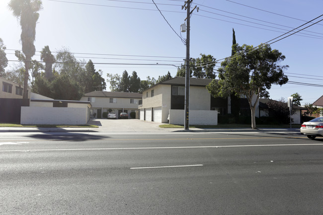 701-703 S Euclid St in Santa Ana, CA - Building Photo - Building Photo