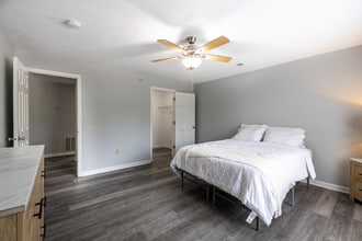 Valley View Estates in Council Bluffs, IA - Building Photo - Interior Photo
