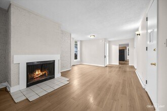 674 St Charles St in Elgin, IL - Building Photo - Building Photo