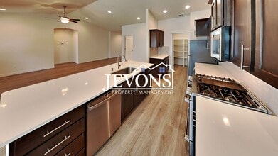 6317 Cottonwood Loop in Yakima, WA - Building Photo - Building Photo