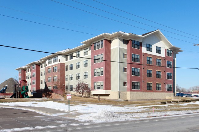 Linden Place Apartments in New Hope, MN - Foto de edificio - Building Photo