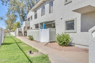 850 S River Dr in Tempe, AZ - Building Photo - Building Photo