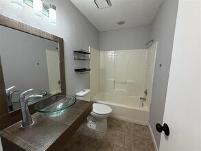 1208 Brookvalley Dr in Arlington, TX - Building Photo - Building Photo