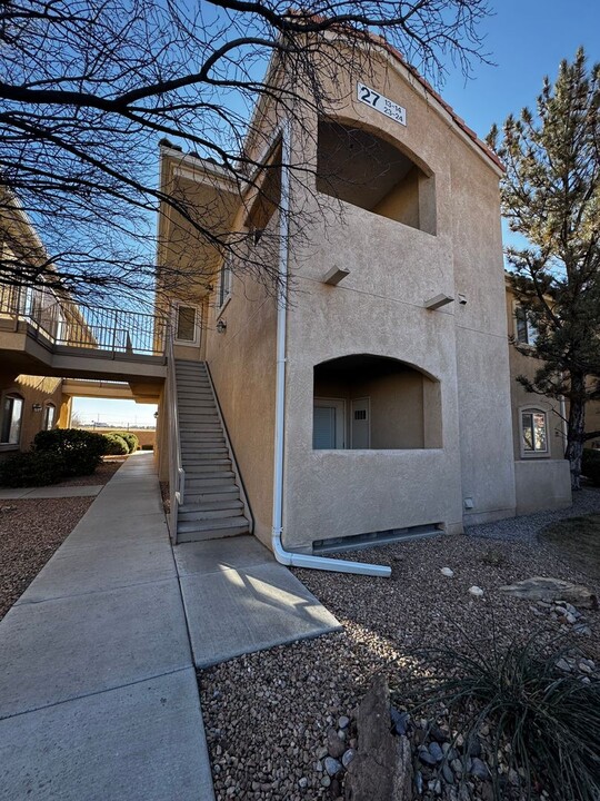 6800 Vista Del Norte Dr NE in Albuquerque, NM - Building Photo