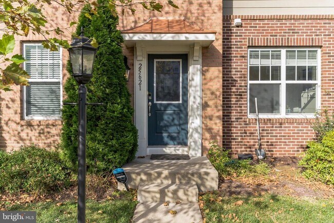 25621 Pleasant Valley Rd in Chantilly, VA - Building Photo - Building Photo