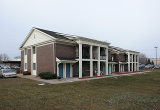 Highland Park Apartments in Fridley, MN - Building Photo - Building Photo