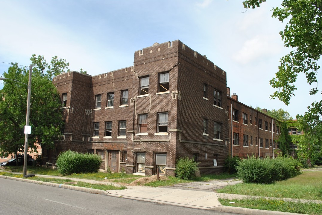 1835 Noble Rd in East Cleveland, OH - Foto de edificio