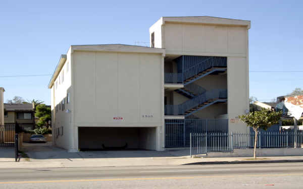 2503 Crenshaw Blvd in Los Angeles, CA - Building Photo