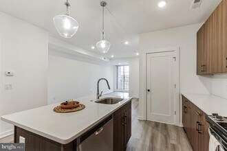 5801 Ridge Ave in Philadelphia, PA - Building Photo - Building Photo