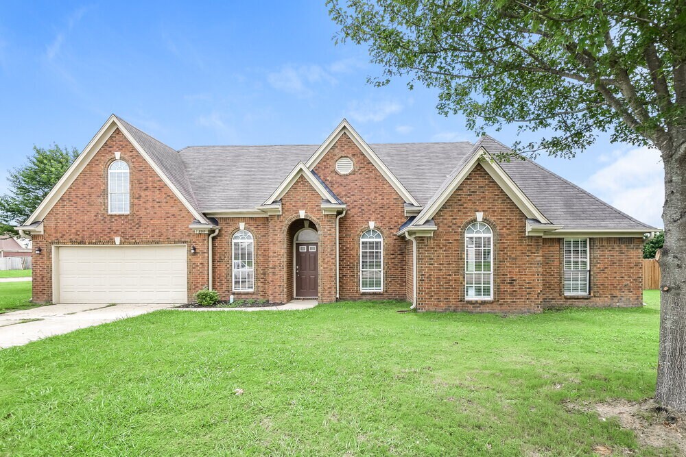 8359 Olivia Ln in Southaven, MS - Foto de edificio