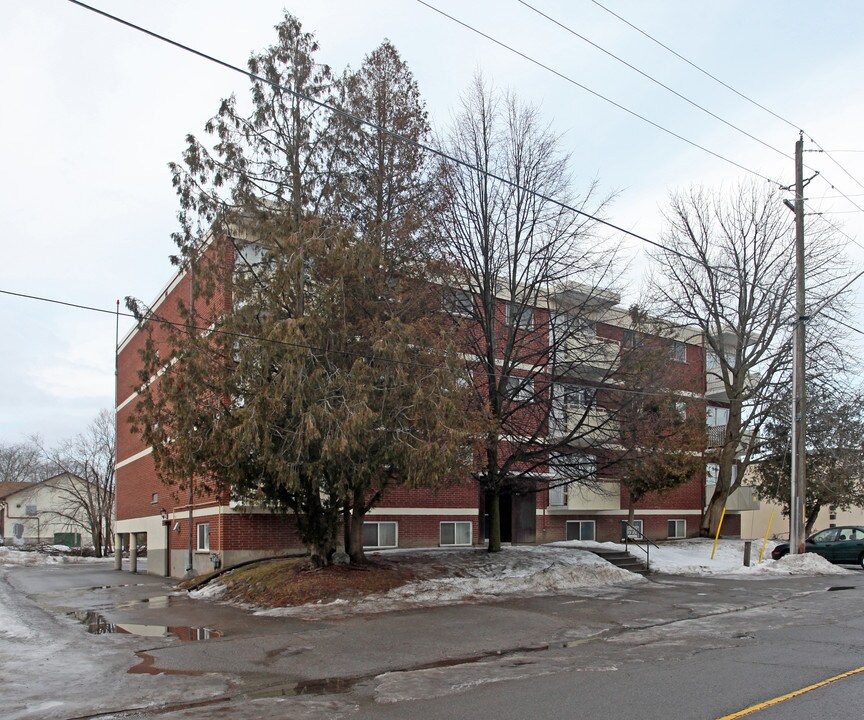 12 Frank St in Clarington, ON - Building Photo