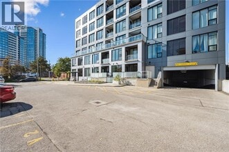 690 King St W in Kitchener, ON - Building Photo - Building Photo