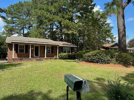 212 Fairway Dr in Greenville, NC - Building Photo