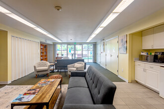 Summercrest Villas in San Jose, CA - Building Photo - Interior Photo
