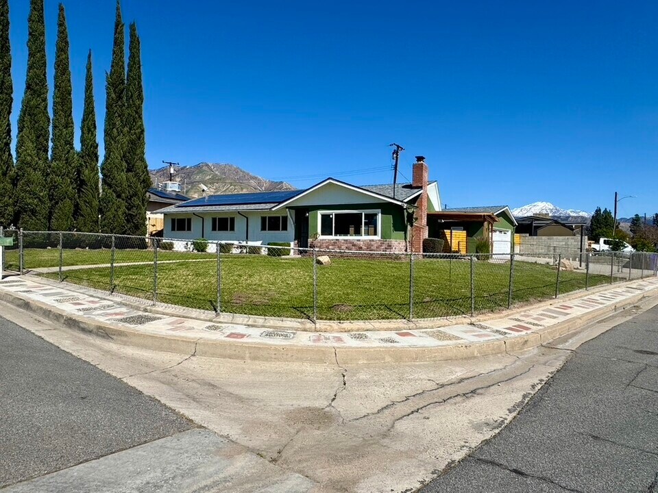 6965 Seine Ave in Highland, CA - Building Photo