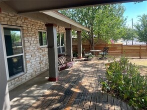 2404 N Shields Dr in Austin, TX - Building Photo - Building Photo