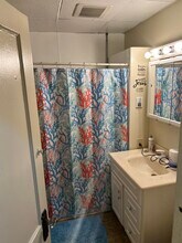 33 Coit St, Unit Amazing 1st Floor Unit in Holyoke, MA - Foto de edificio - Building Photo
